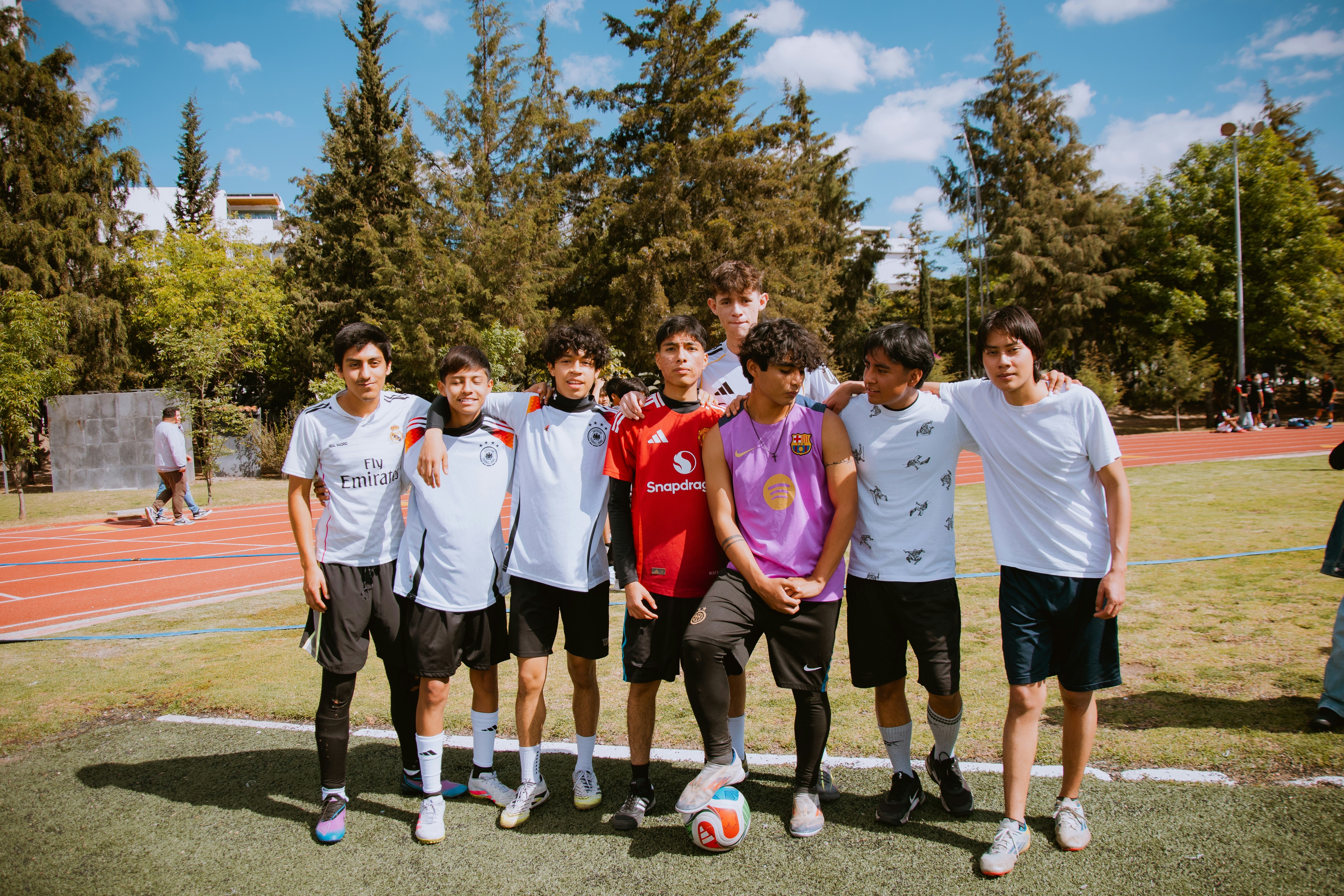 为什么打者在走入打击区前会习惯性地用球棒击打自己的脚踝