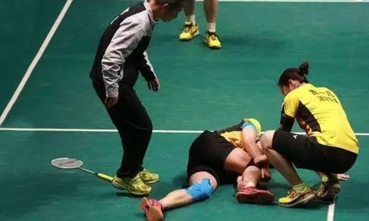 KD：你季后赛可不会这样有哨子！东契奇：这辈子没见过那么大空位！